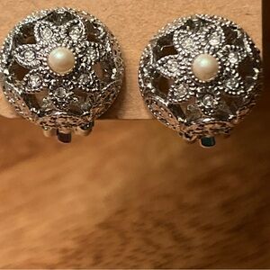 Vintage Art Deco  .5" Round SilverTone Rhinestone Faux Pearl Clip On Earrings